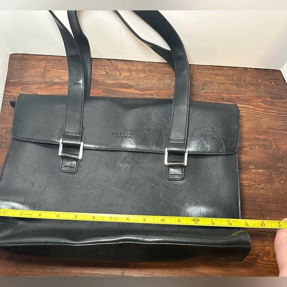Kenneth Cole Reaction‎ Black Laptop Messenger Bag.